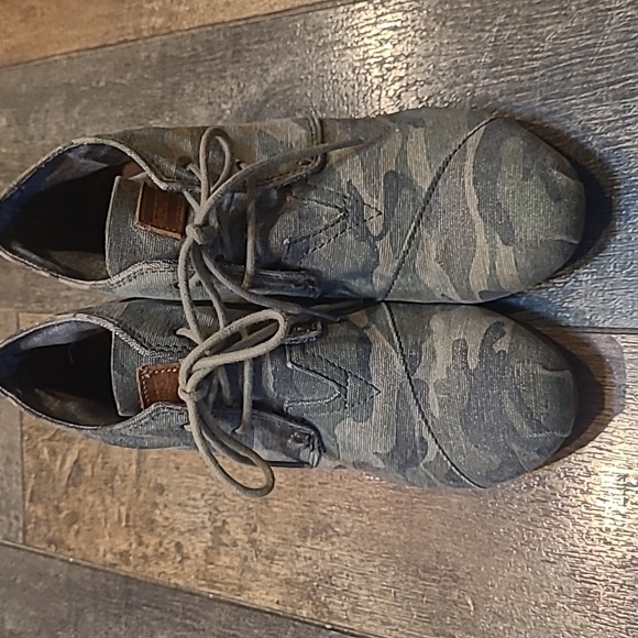 TOMS Washed Camo Desert Wedge Ankle Boot - Picture 4 of 13